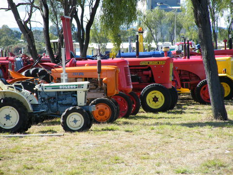 19th Annual Old Wheels In Motion Rally - Pubs Sydney 1