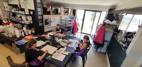 School Holidays - Kids Art Class - Painting - Pubs Sydney 2