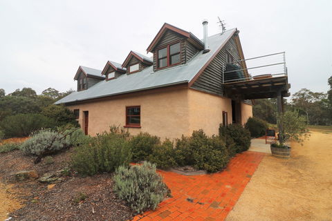 Yarralaw Springs Wines  - Cellar Door Wine Tasting - Pubs Sydney 2