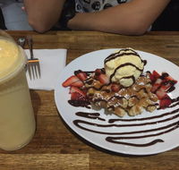 Clyde Treats Petite Yum - Pubs Sydney