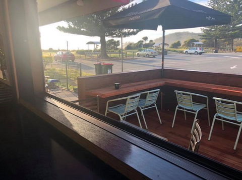 Surf Beach Cafe - Pubs Sydney 2