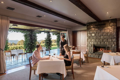 The Peak Restaurant At Spicers Peak Lodge - Pubs Sydney 0