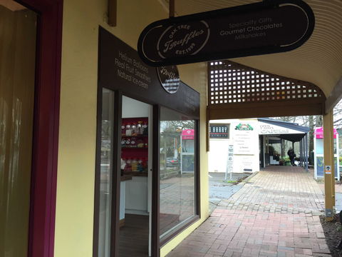 Oaktree Truffles - Pubs Sydney 0