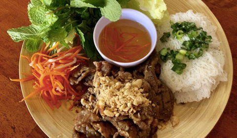 Aunty Ut Restaurant - Pubs Sydney 0