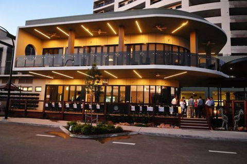 Q Bar & Brasserie On The Avenue - Pubs Sydney 1