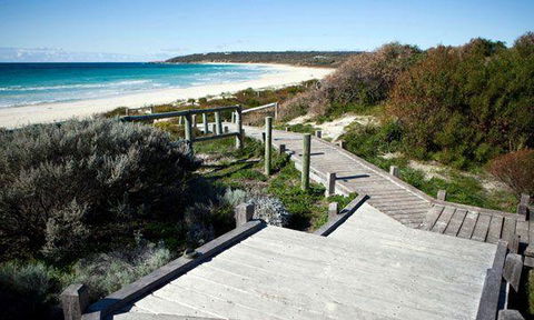 Bunkers Beach House - Pubs Sydney 0