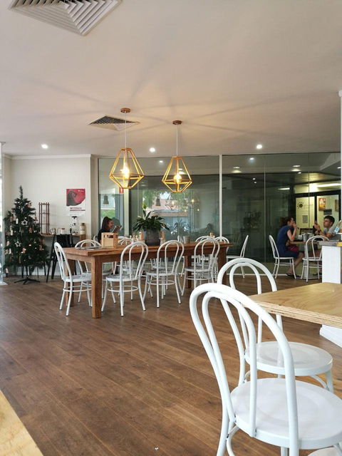 Paper Avenue Cafe - Pubs Sydney 3