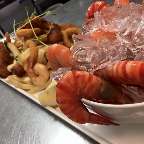 Tin Can Bay Yacht Club Bistro - Pubs Sydney 3