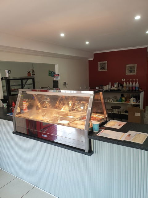 Red Centre Cafe And Takeaway - Pubs Sydney 5