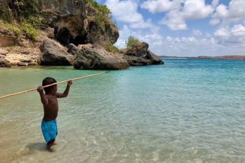 Crossing Country 5 Day Yolngu Homeland Tour - Pubs Sydney 5
