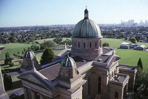 Melbourne City Tour: Lifestyle Of The Rich And Famous - Pubs Sydney 4