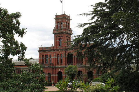 Melbourne City Tour: Lifestyle Of The Rich And Famous - Pubs Sydney 5