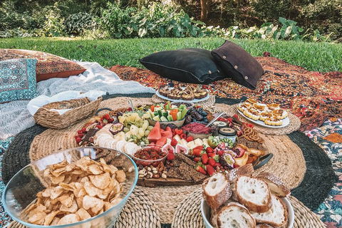 A Picnic In Byron Bay - Pubs Sydney 1