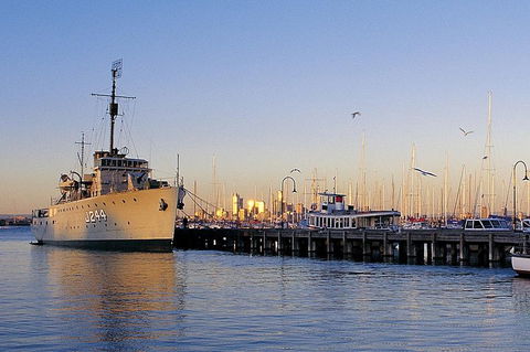 Melbourne City And Williamstown Ferry Cruise - Pubs Sydney 4