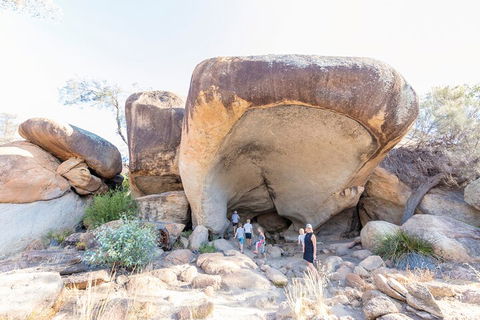 Full-Day Wave Rock & Historic York - Pubs Sydney 5