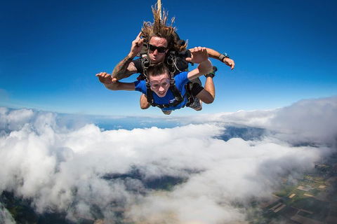 Reef And Rainforest Tandem Sky Dive In Cairns - Pubs Sydney 0