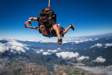 Reef And Rainforest Tandem Sky Dive In Cairns - Pubs Sydney 3