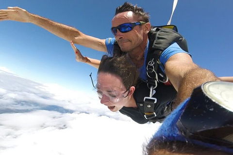 Reef And Rainforest Tandem Sky Dive In Cairns - Pubs Sydney 4