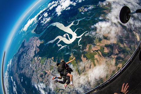 Reef And Rainforest Tandem Sky Dive In Cairns - Pubs Sydney 5
