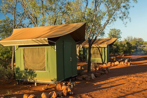 4 Day/3 Night Perentie Dreaming Safari - Pubs Sydney 2